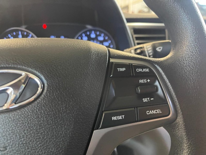 Hyundai Elantra Vehicle Image 20