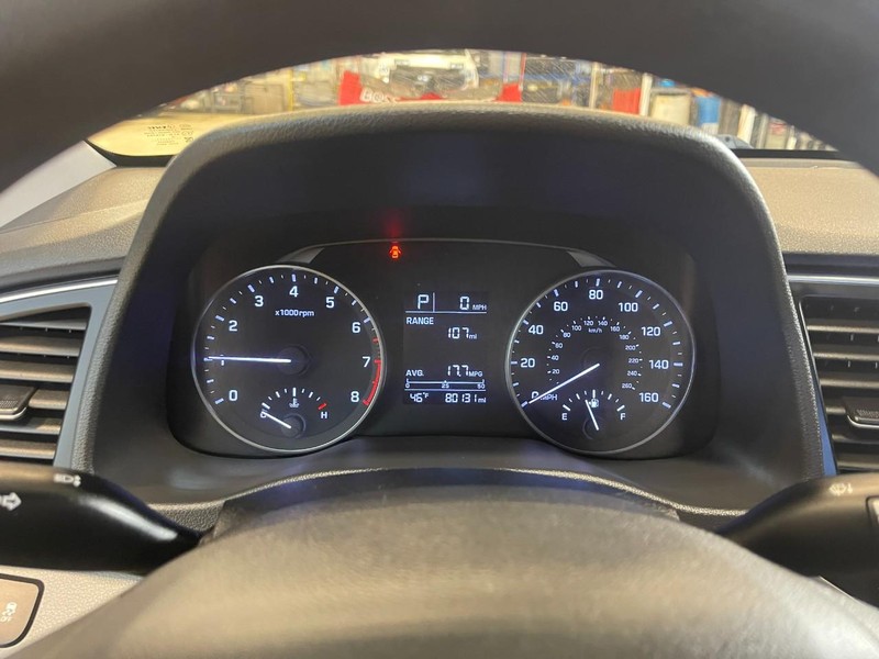 Hyundai Elantra Vehicle Image 21