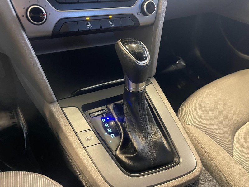 Hyundai Elantra Vehicle Image 22