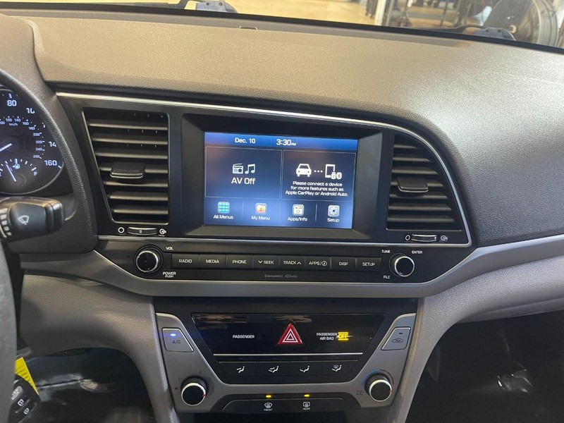 Hyundai Elantra Vehicle Image 23