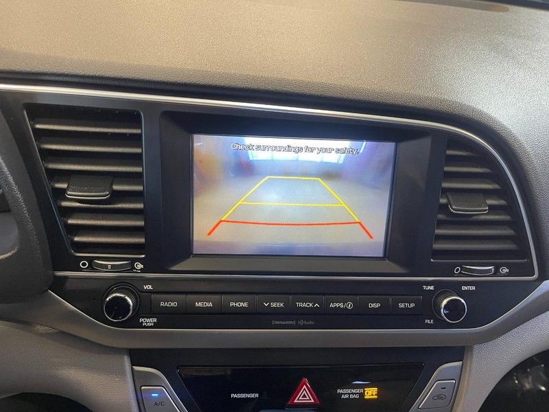 Hyundai Elantra Vehicle Image 24