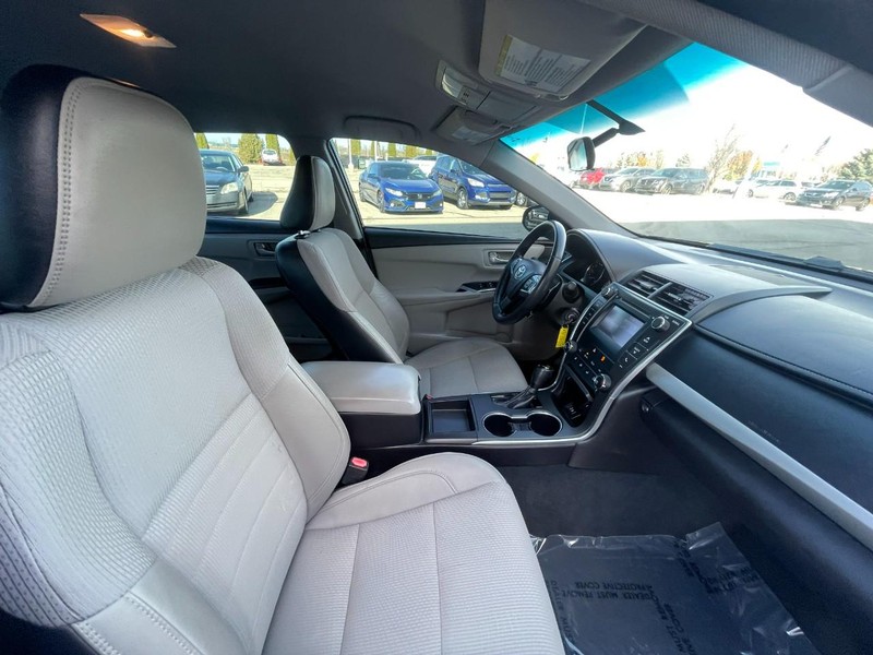 Toyota Camry Vehicle Image 10