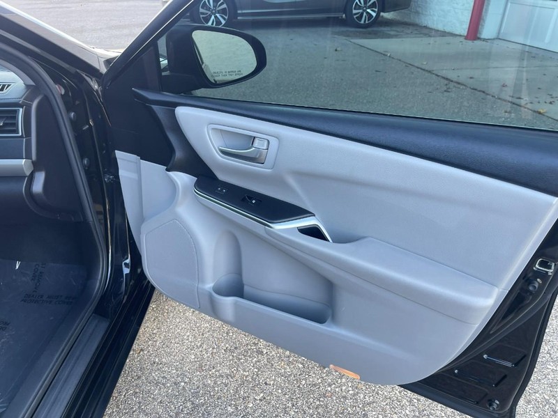 Toyota Camry Vehicle Image 11