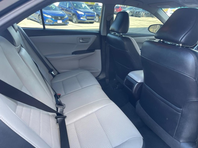 Toyota Camry Vehicle Image 12