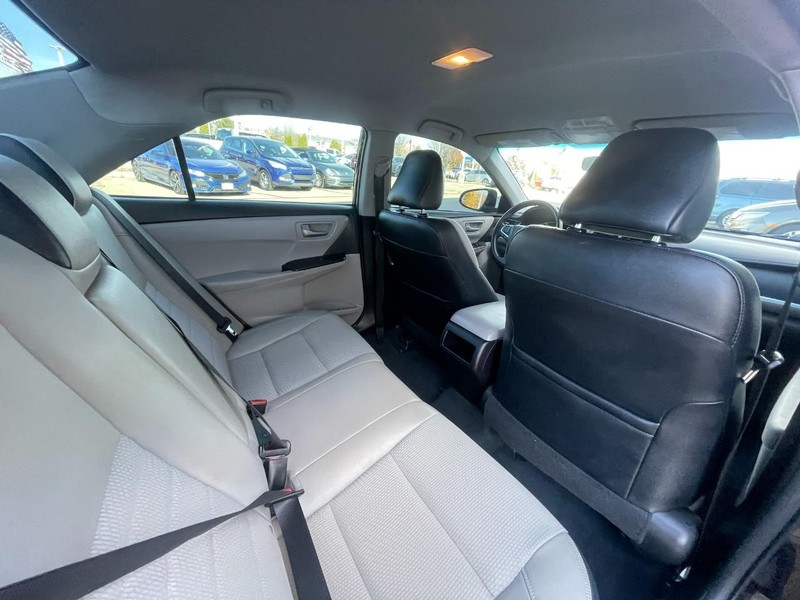 Toyota Camry Vehicle Image 13