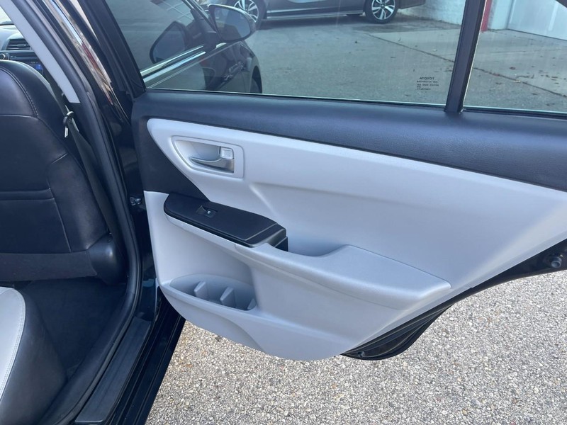Toyota Camry Vehicle Image 14