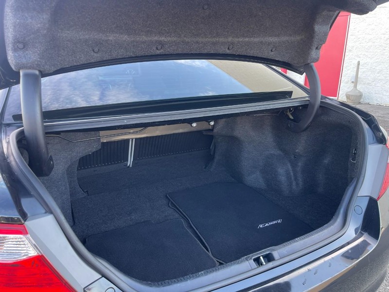 Toyota Camry Vehicle Image 15