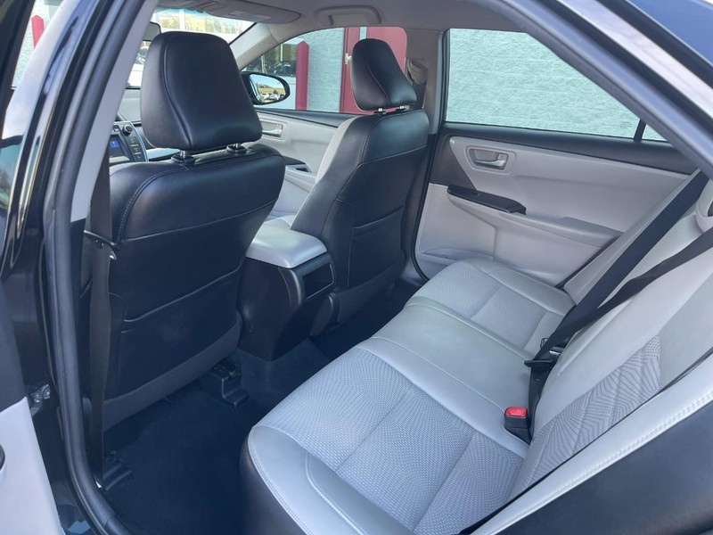 Toyota Camry Vehicle Image 16