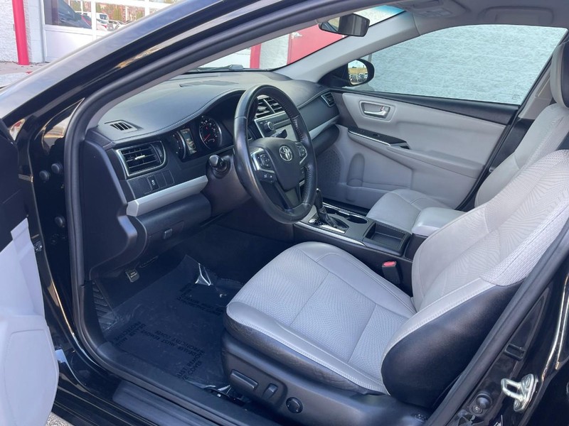 Toyota Camry Vehicle Image 18