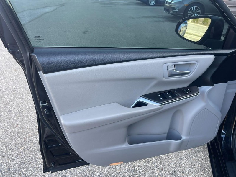 Toyota Camry Vehicle Image 19