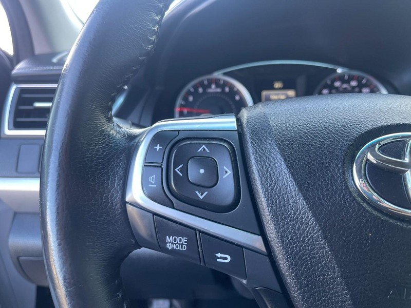 Toyota Camry Vehicle Image 21