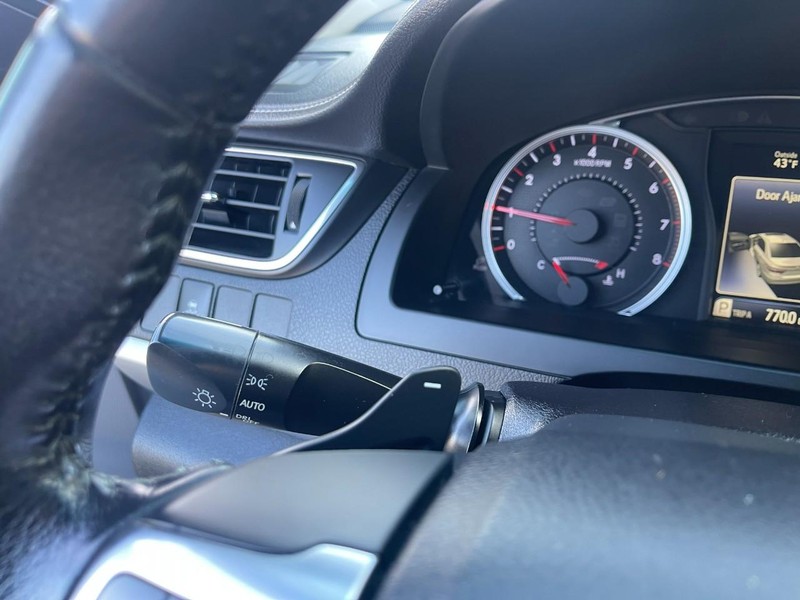 Toyota Camry Vehicle Image 23