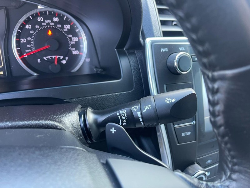 Toyota Camry Vehicle Image 24