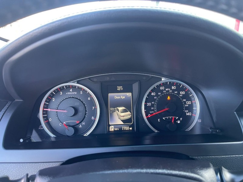 Toyota Camry Vehicle Image 25