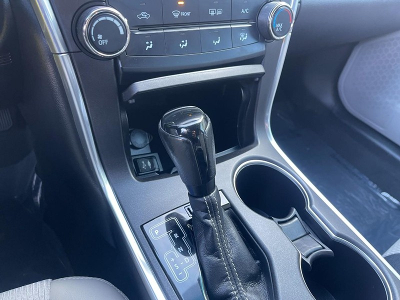 Toyota Camry Vehicle Image 26