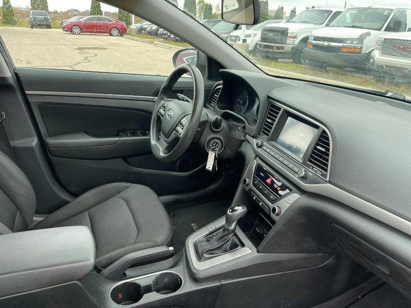 Hyundai Elantra Vehicle Image 02