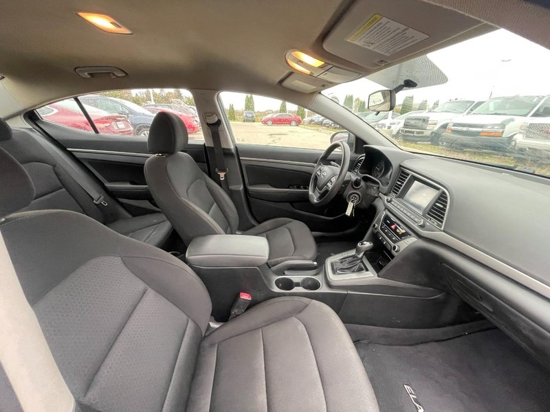Hyundai Elantra Vehicle Image 03