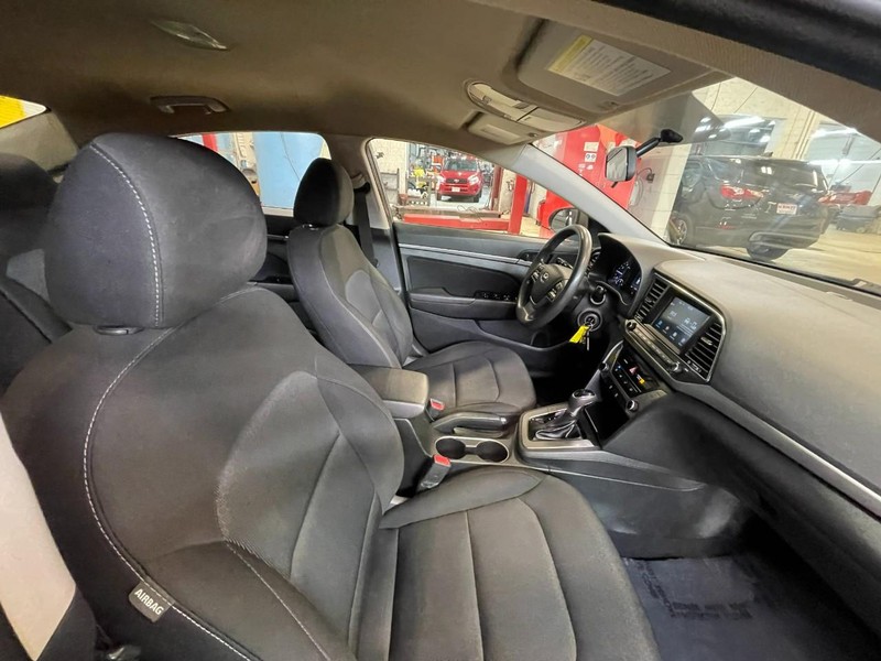 Hyundai Elantra Vehicle Image 10