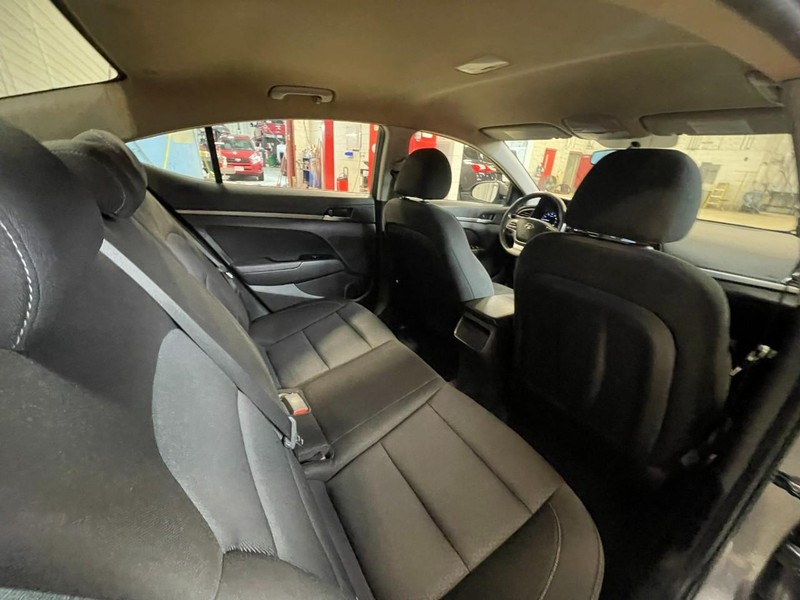 Hyundai Elantra Vehicle Image 13