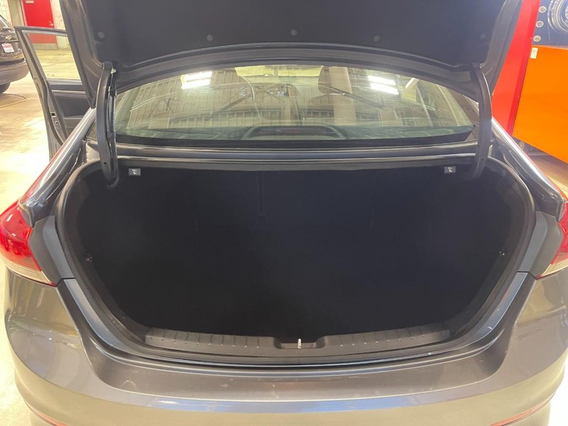Hyundai Elantra Vehicle Image 15