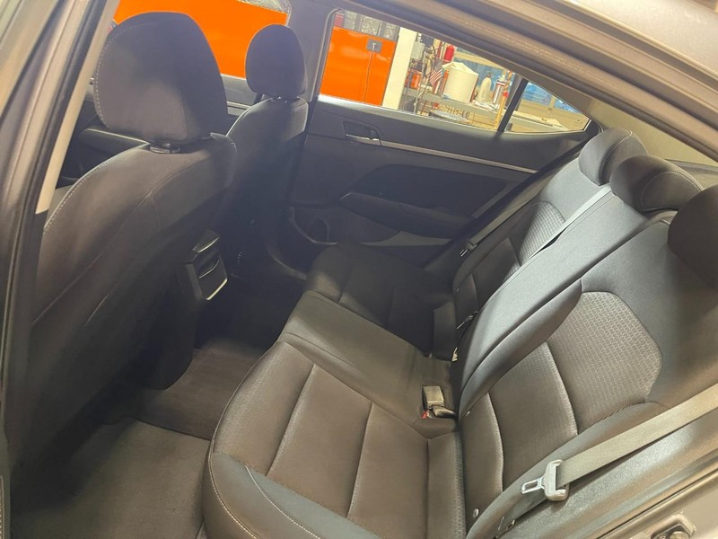 Hyundai Elantra Vehicle Image 16