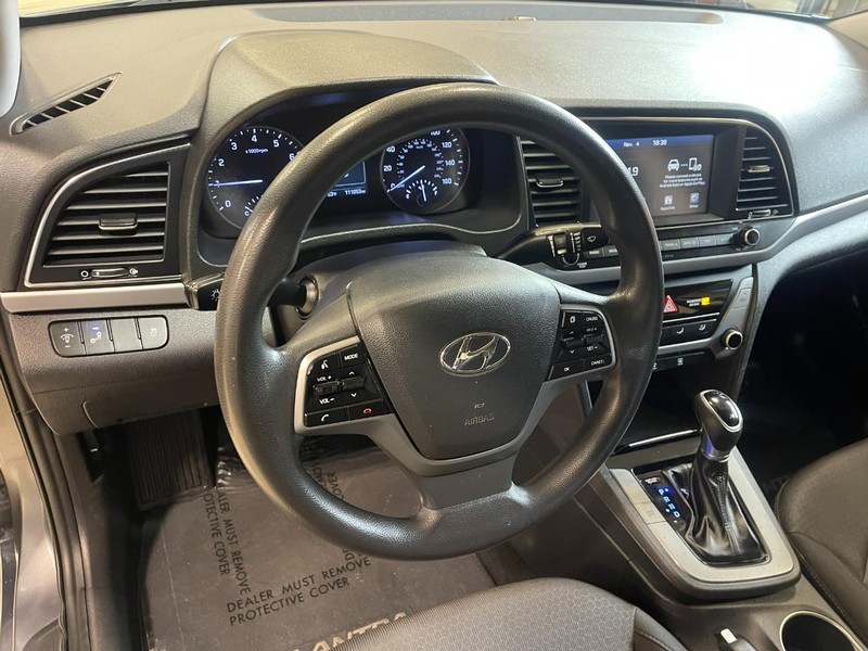 Hyundai Elantra Vehicle Image 21