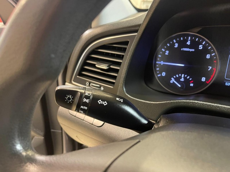 Hyundai Elantra Vehicle Image 24