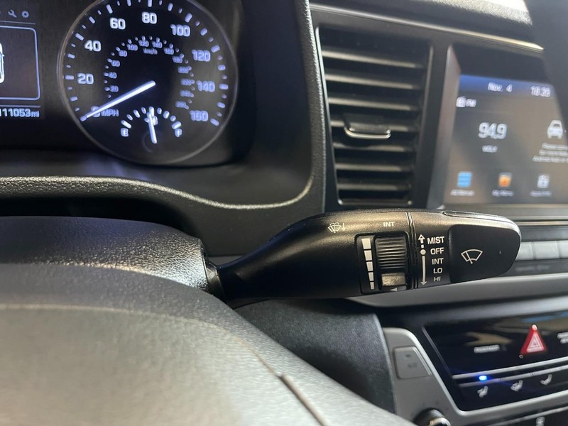 Hyundai Elantra Vehicle Image 25