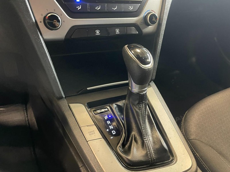 Hyundai Elantra Vehicle Image 27