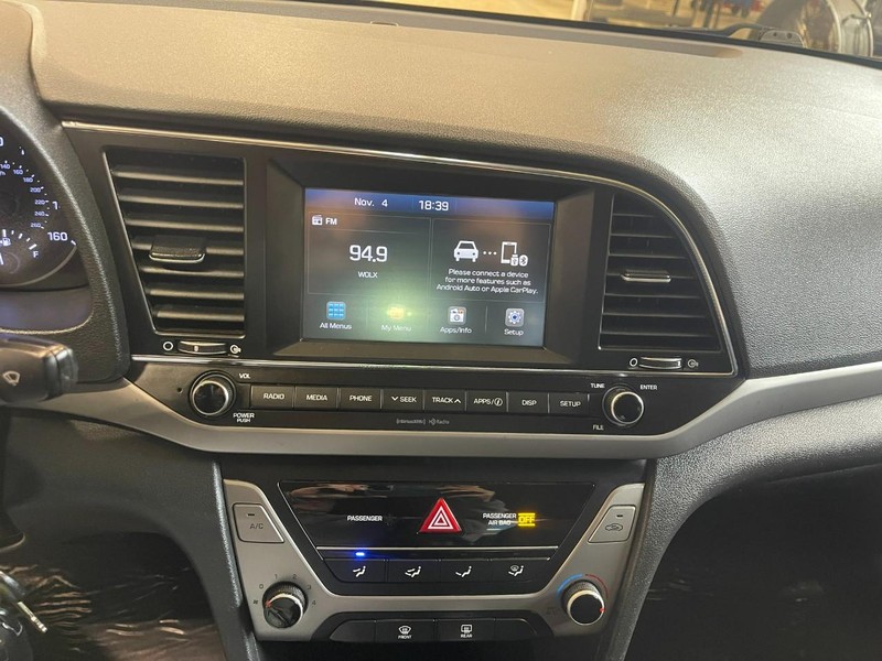 Hyundai Elantra Vehicle Image 28