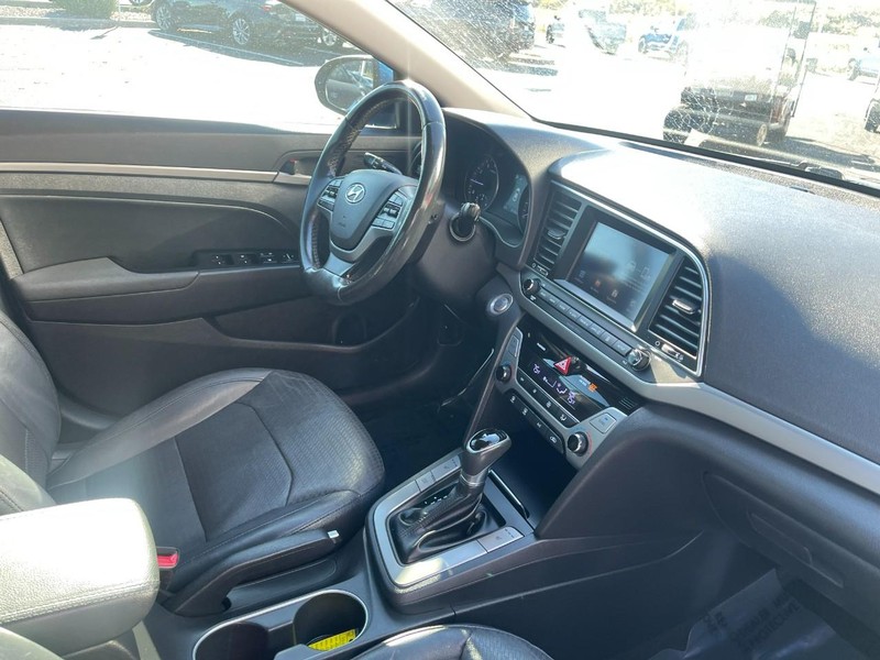 Hyundai Elantra Vehicle Image 06