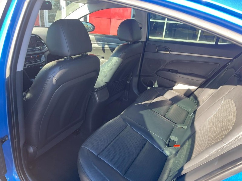 Hyundai Elantra Vehicle Image 11