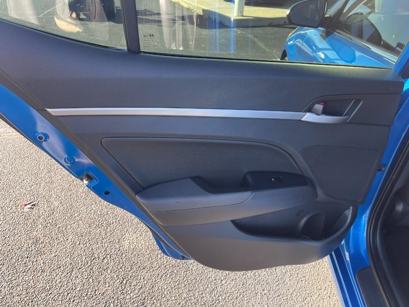 Hyundai Elantra Vehicle Image 12