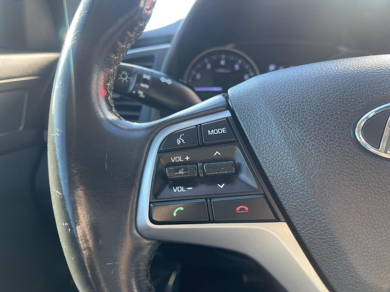 Hyundai Elantra Vehicle Image 17