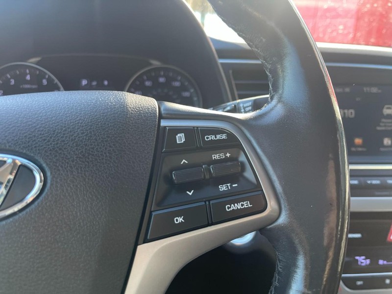 Hyundai Elantra Vehicle Image 18