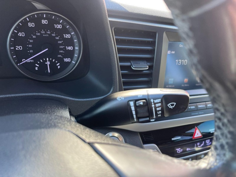 Hyundai Elantra Vehicle Image 20