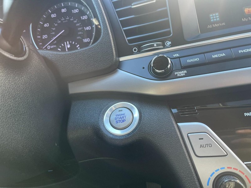 Hyundai Elantra Vehicle Image 22