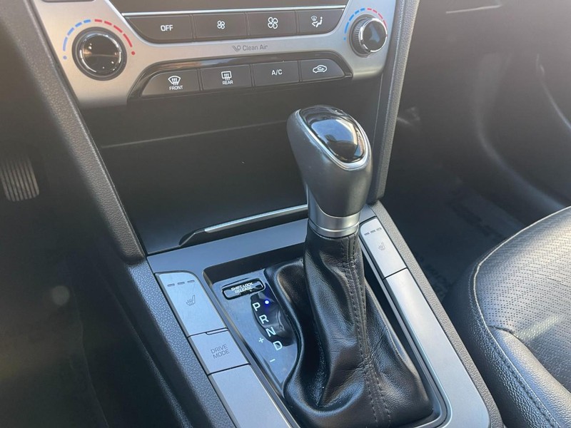 Hyundai Elantra Vehicle Image 23