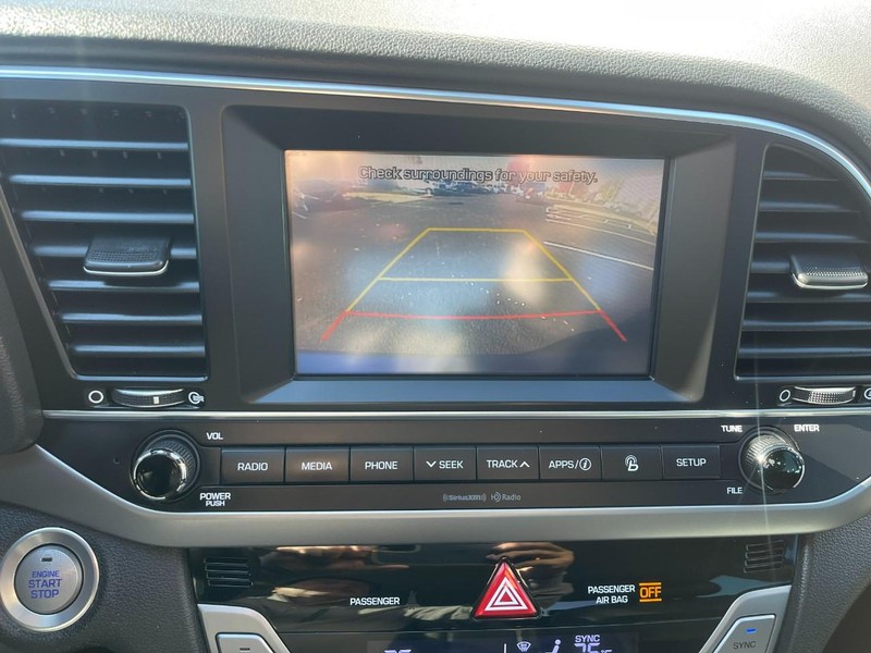 Hyundai Elantra Vehicle Image 25