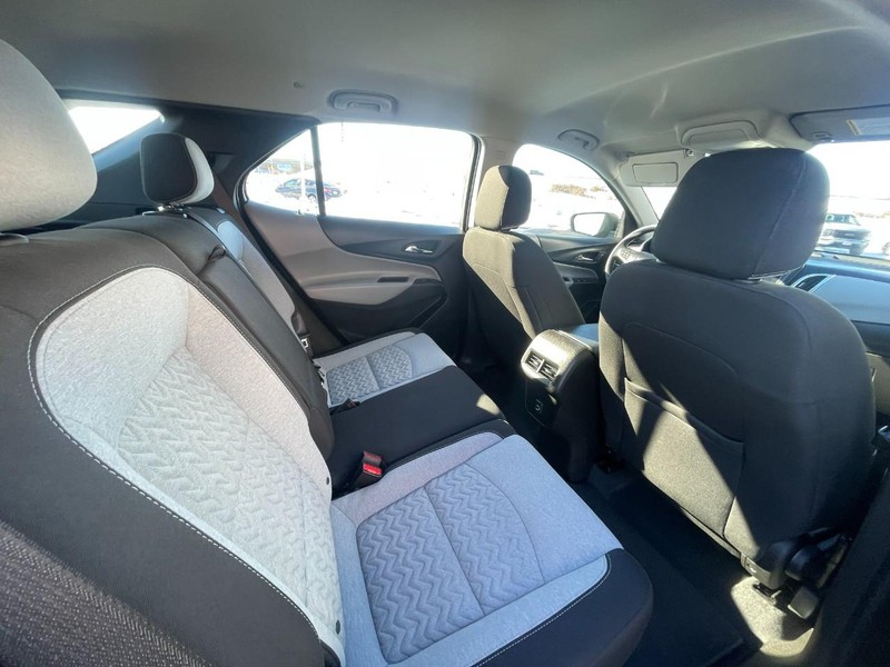 Chevrolet Equinox Vehicle Image 09