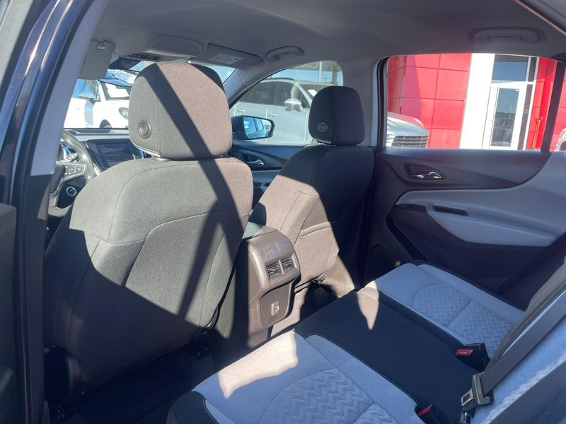 Chevrolet Equinox Vehicle Image 13