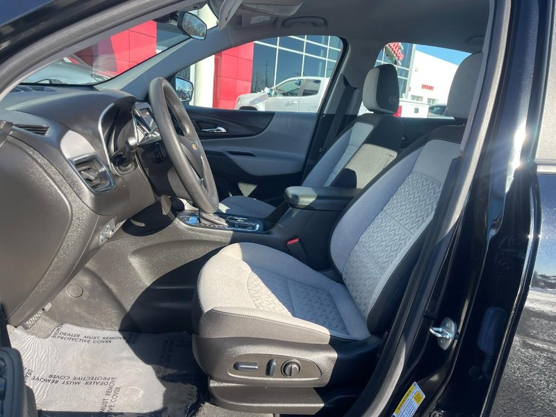 Chevrolet Equinox Vehicle Image 14