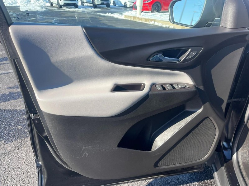 Chevrolet Equinox Vehicle Image 15