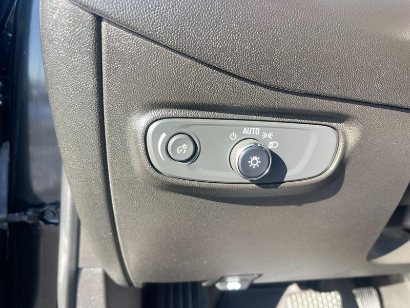 Chevrolet Equinox Vehicle Image 17