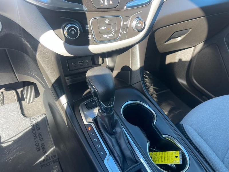 Chevrolet Equinox Vehicle Image 22