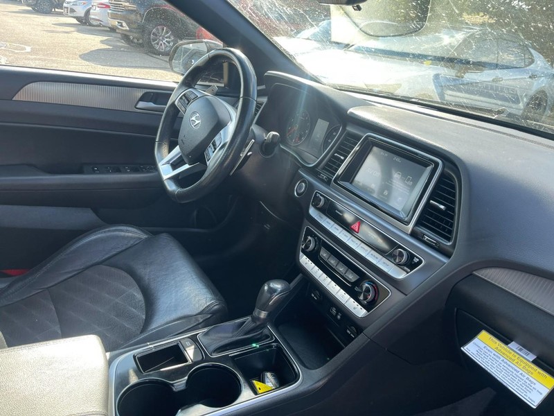 Hyundai Sonata Vehicle Image 02