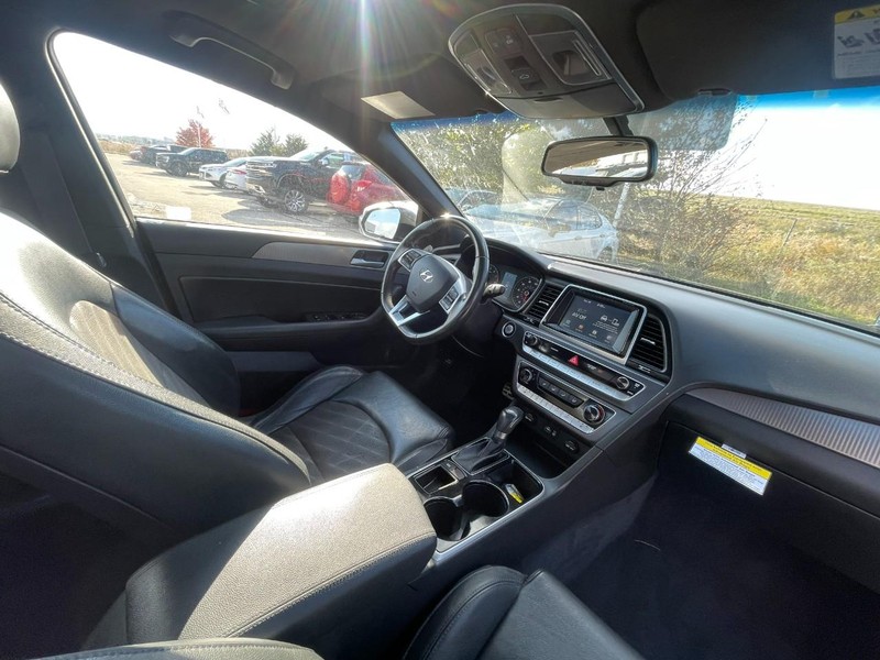 Hyundai Sonata Vehicle Image 05