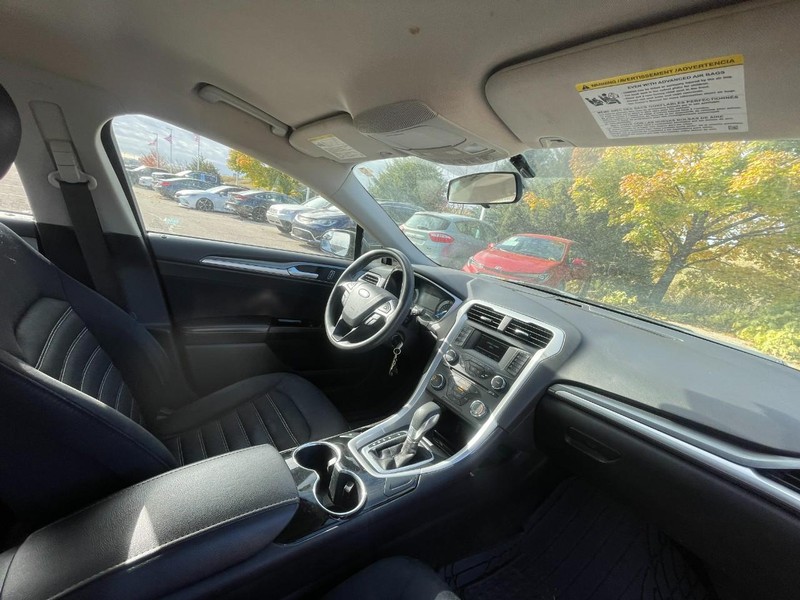 Ford Fusion Vehicle Image 04