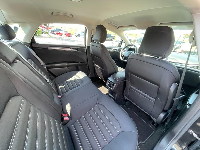 Ford Fusion Vehicle Image 11