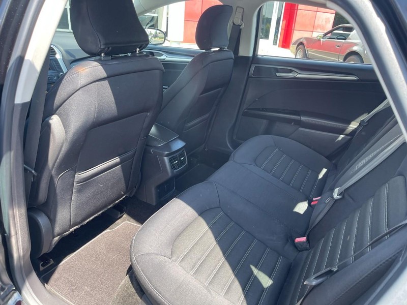 Ford Fusion Vehicle Image 14